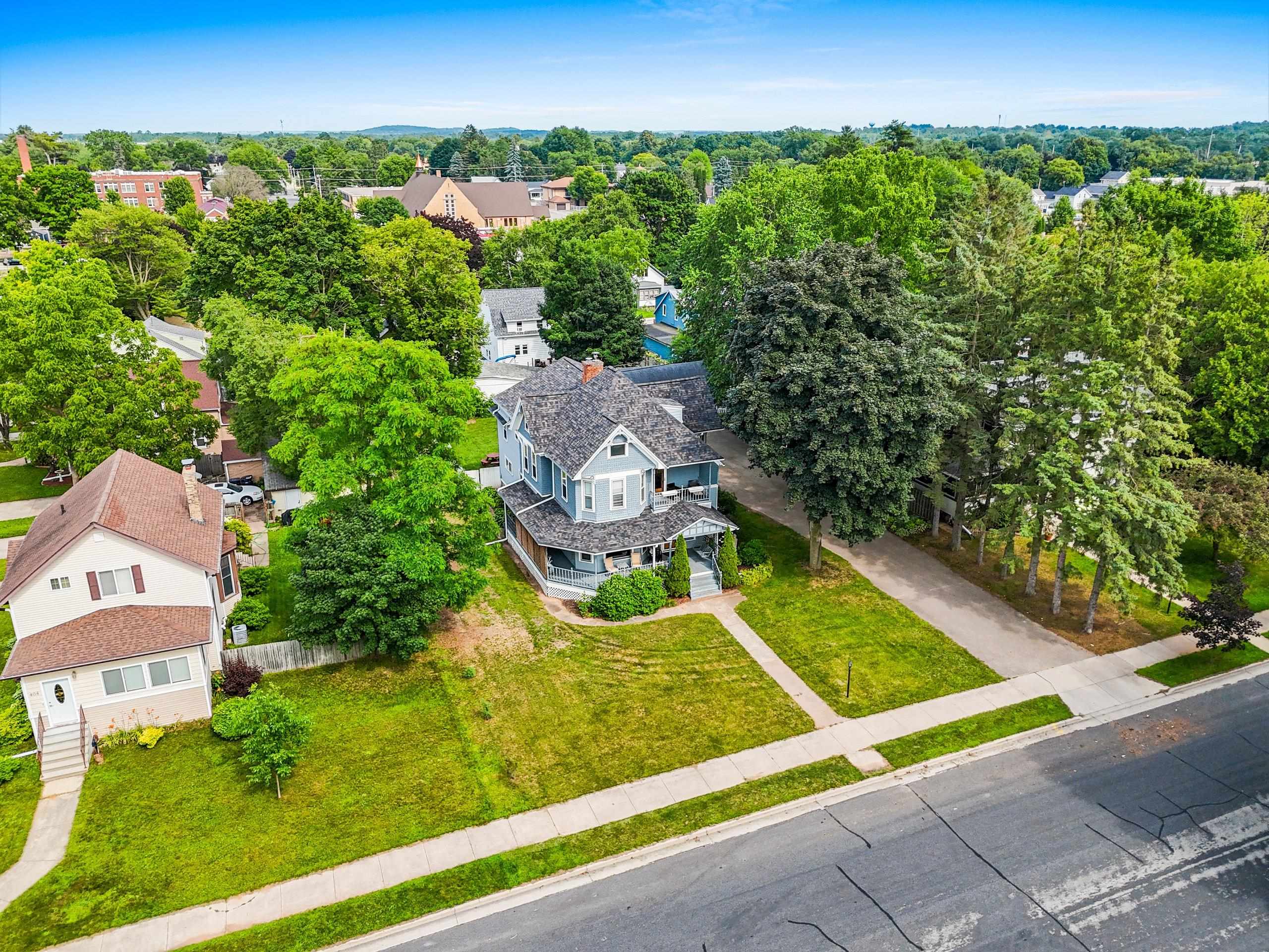 Shawano, Wisconsin 54166, United States, 6 Bedrooms Bedrooms, ,3 BathroomsBathrooms,Residential,Active,169515