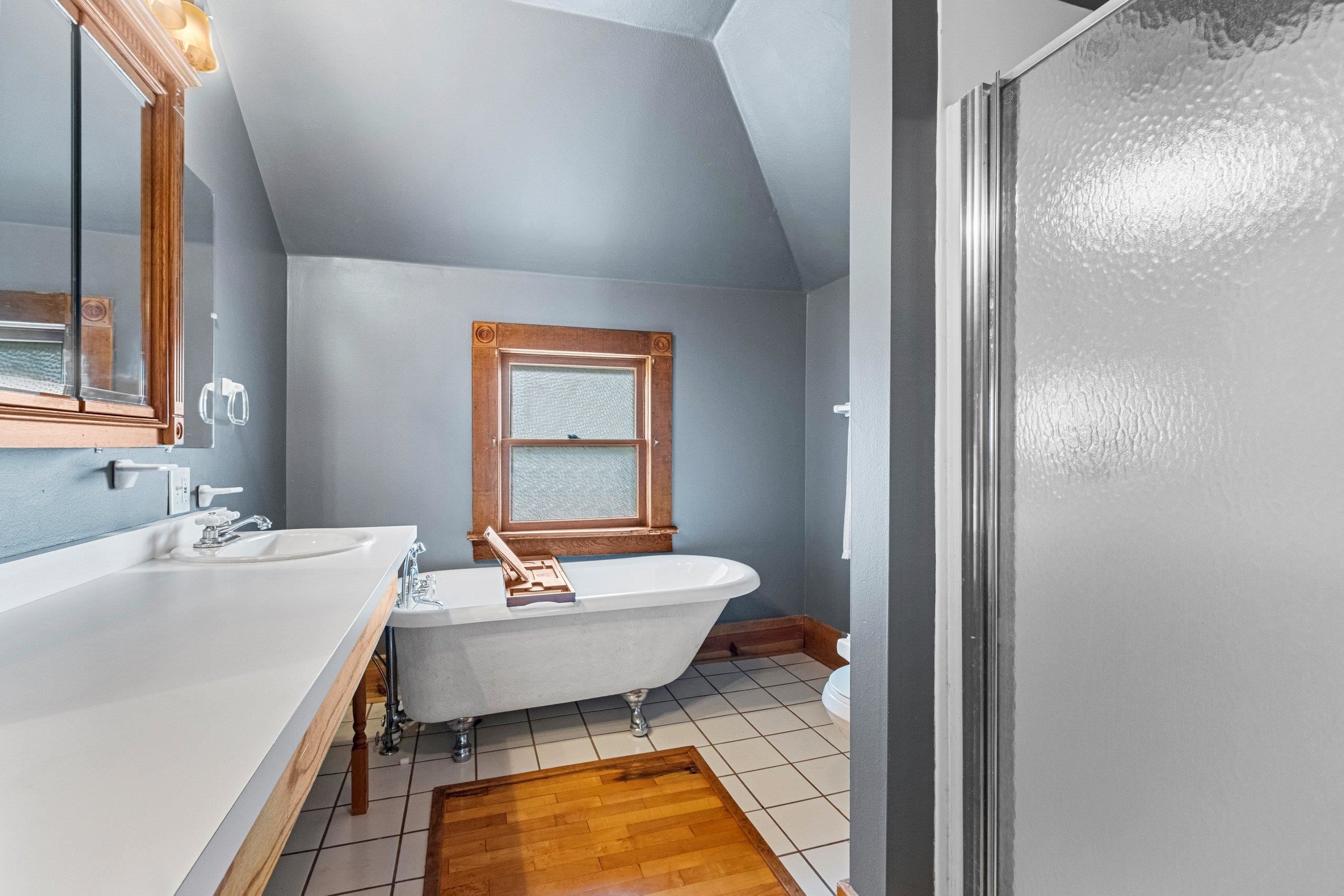 Shawano, Wisconsin 54166, United States, 6 Bedrooms Bedrooms, ,3 BathroomsBathrooms,Residential,Active,169515