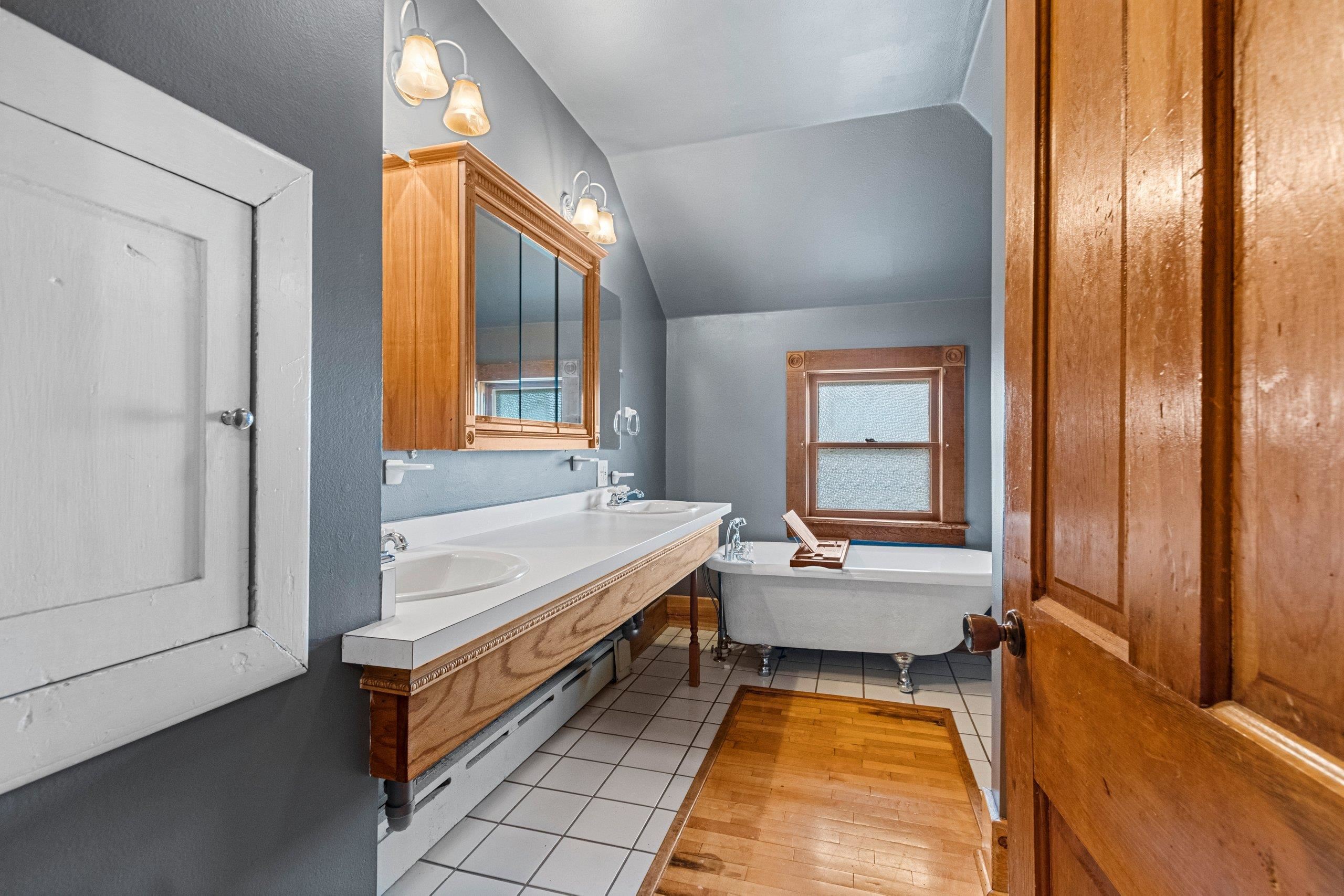 Shawano, Wisconsin 54166, United States, 6 Bedrooms Bedrooms, ,3 BathroomsBathrooms,Residential,Active,169515