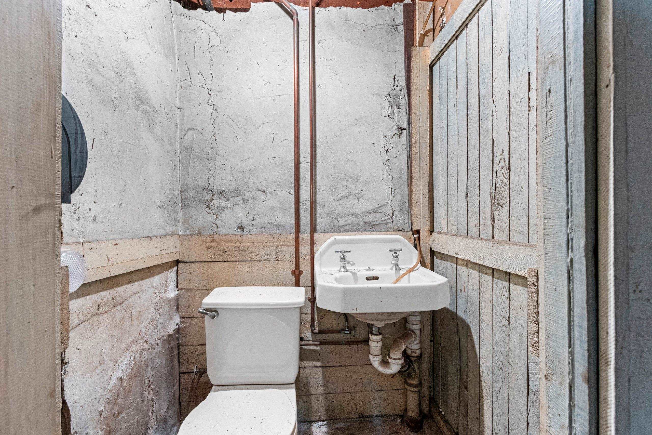 Shawano, Wisconsin 54166, United States, 6 Bedrooms Bedrooms, ,3 BathroomsBathrooms,Residential,Active,169515