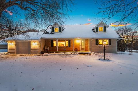 Photo of 793 FREDRICK Court, GREEN BAY, WI 54313 (MLS # 50319123)