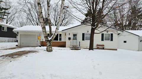 Photo of 1137 S PARK Street, SHAWANO, WI 54166 (MLS # 50319089)