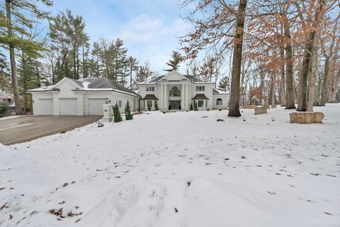 Photo of 120 STONEBRIDGE Court, GREEN BAY, WI 54313 (MLS # 50319813)