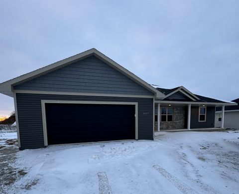 Photo of 1657 FRONTIER Road, LUXEMBURG, WI 54217 (MLS # 50316626)
