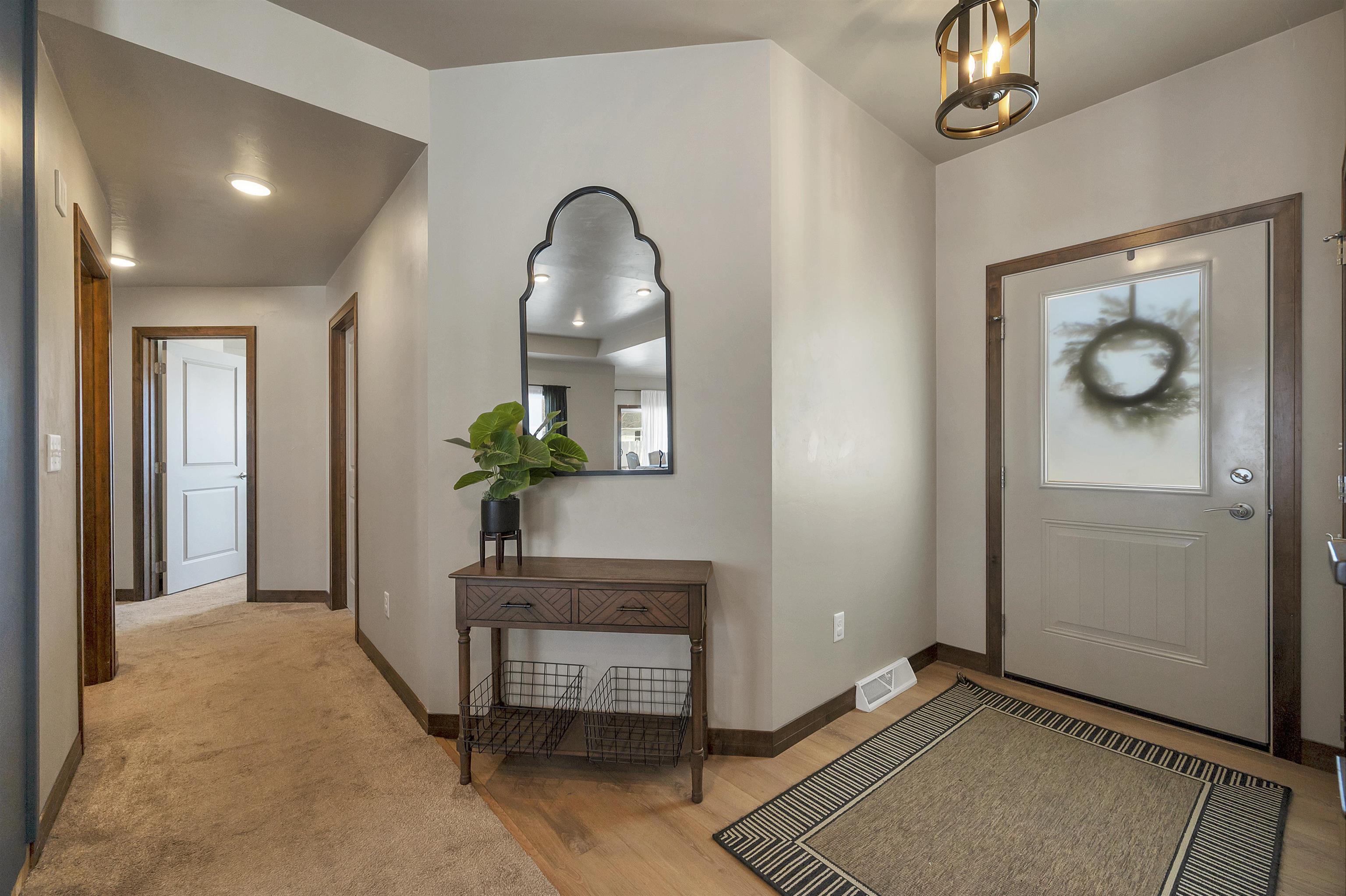 2125 FOX POINT Circle