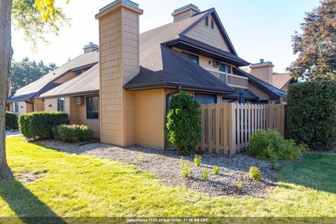 Photo of 1377 W 18TH Avenue, OSHKOSH, WI 54902 (MLS # 50317294) Photo of 1377 W 18TH Avenue, OSHKOSH, WI 54902 (MLS # 50317294)