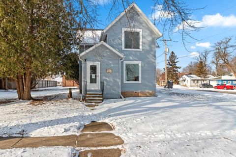 Photo of 34 N 3RD Street, WINNECONNE, WI 54986 (MLS # 50320451)