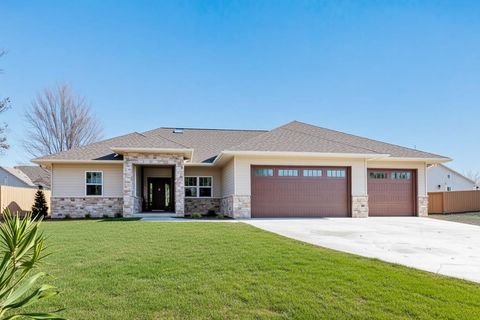 Photo of 475 EARNHARDT Court, GREEN BAY, WI 54311 (MLS # 50318636)