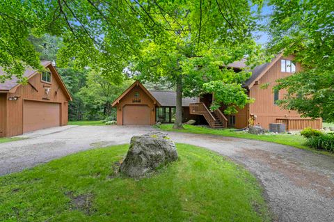 Photo of W9158 BEAR CREEK Road, CRIVITZ, WI 54114 (MLS # 50310929)