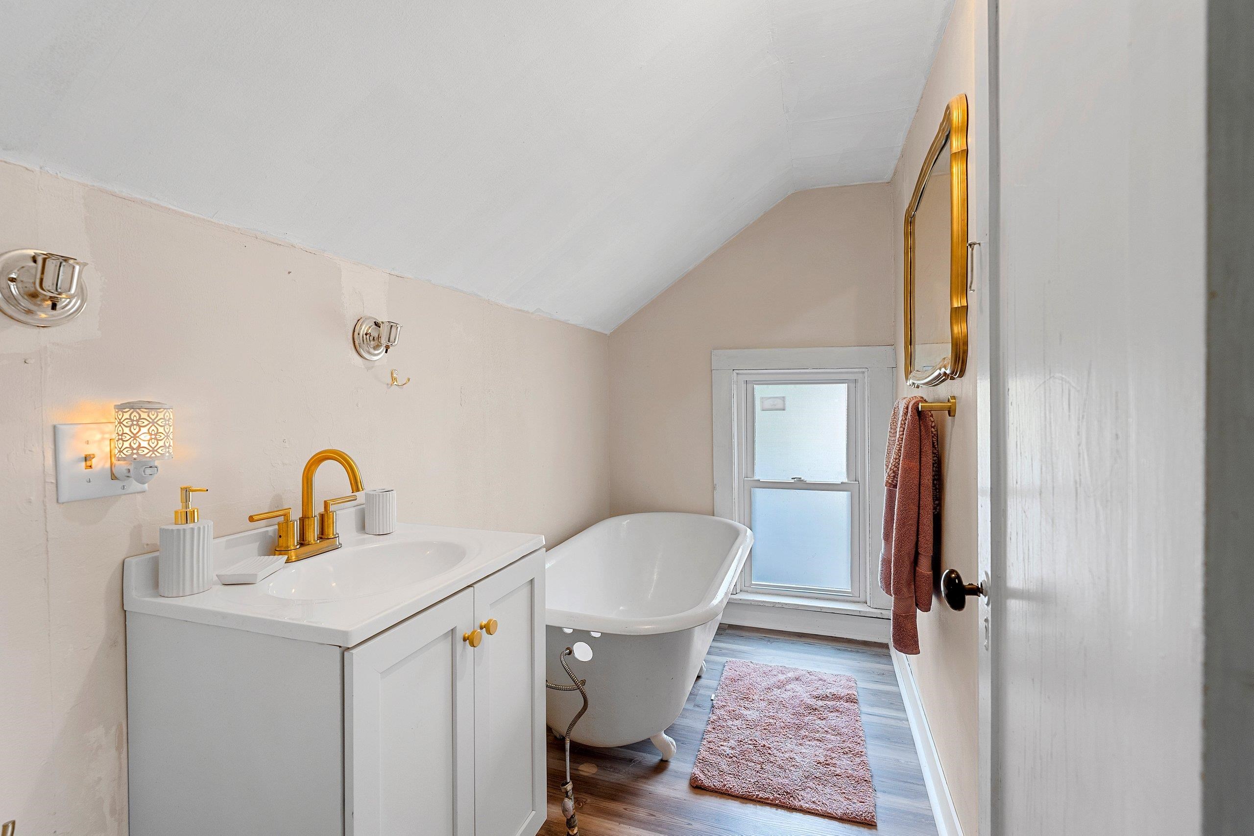 Shawano, Wisconsin 54166, United States, 4 Bedrooms Bedrooms, ,2 BathroomsBathrooms,Residential,Active,171597