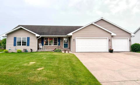 Photo of 3166 EGAN Lane, GREEN BAY, WI 54311 (MLS # 50327182)