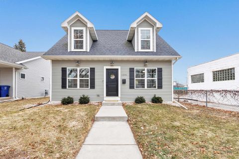 Photo of 1231 S GREENWOOD Avenue, GREEN BAY, WI 54304 (MLS # 50321530)