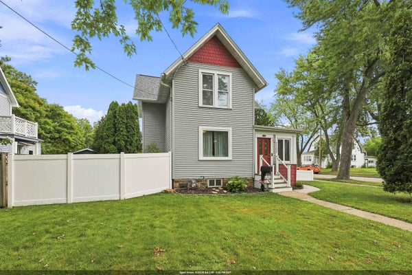 1102 W LAWRENCE ST, APPLETON, WI 54914 - Image a0ac3bb64a6db24f0f183c38bdd452dd/547634207