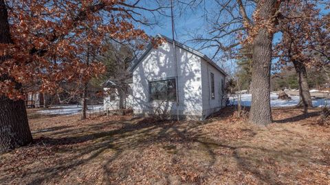 Photo of 324 E NORTH LAKE Street, HANCOCK, WI 54943 (MLS # 50321759)