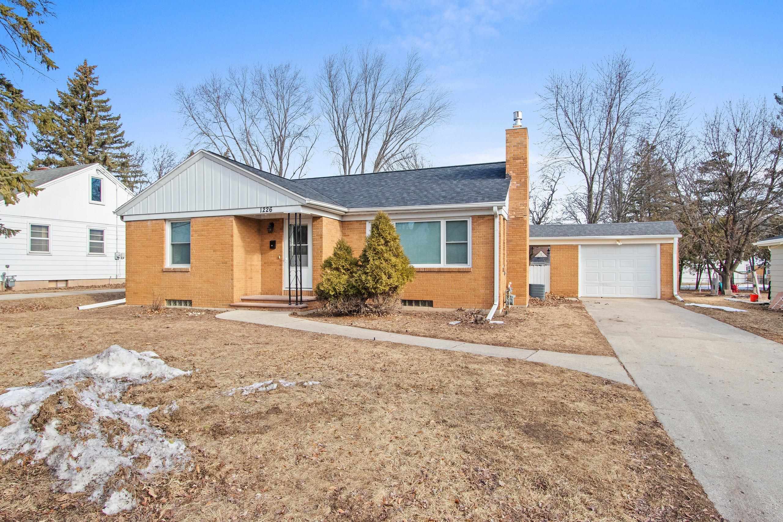 Green Bay, Wisconsin 54303, United States, 3 Bedrooms Bedrooms, ,1 BathroomBathrooms,Residential,Active,81979