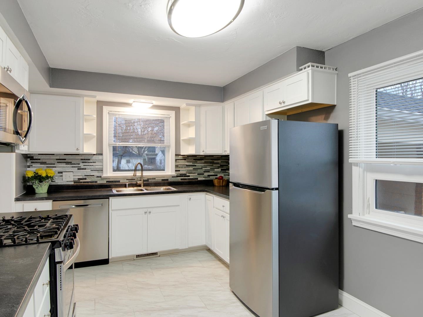 Green Bay, Wisconsin 54303, United States, 3 Bedrooms Bedrooms, ,1 BathroomBathrooms,Residential,Active,81979