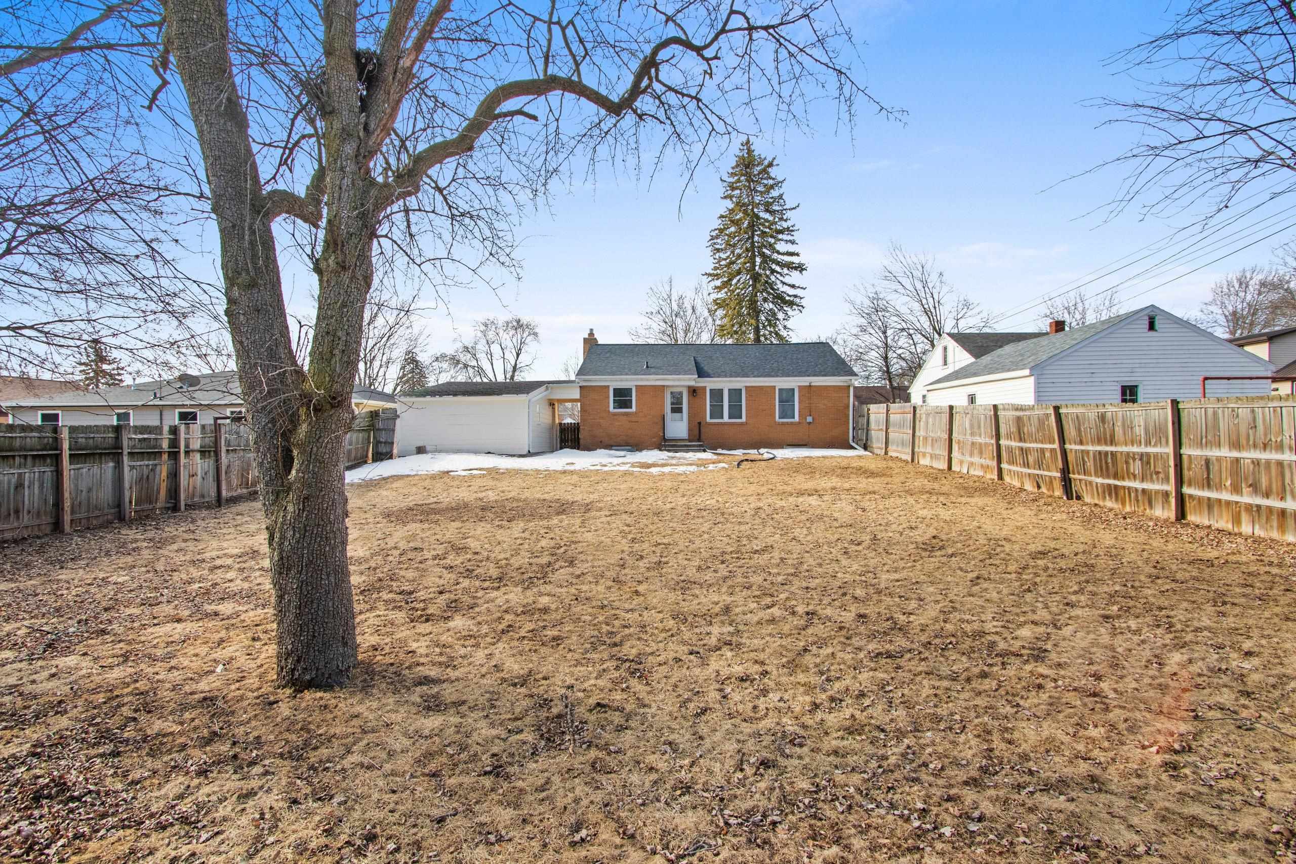 Green Bay, Wisconsin 54303, United States, 3 Bedrooms Bedrooms, ,1 BathroomBathrooms,Residential,Active,81979