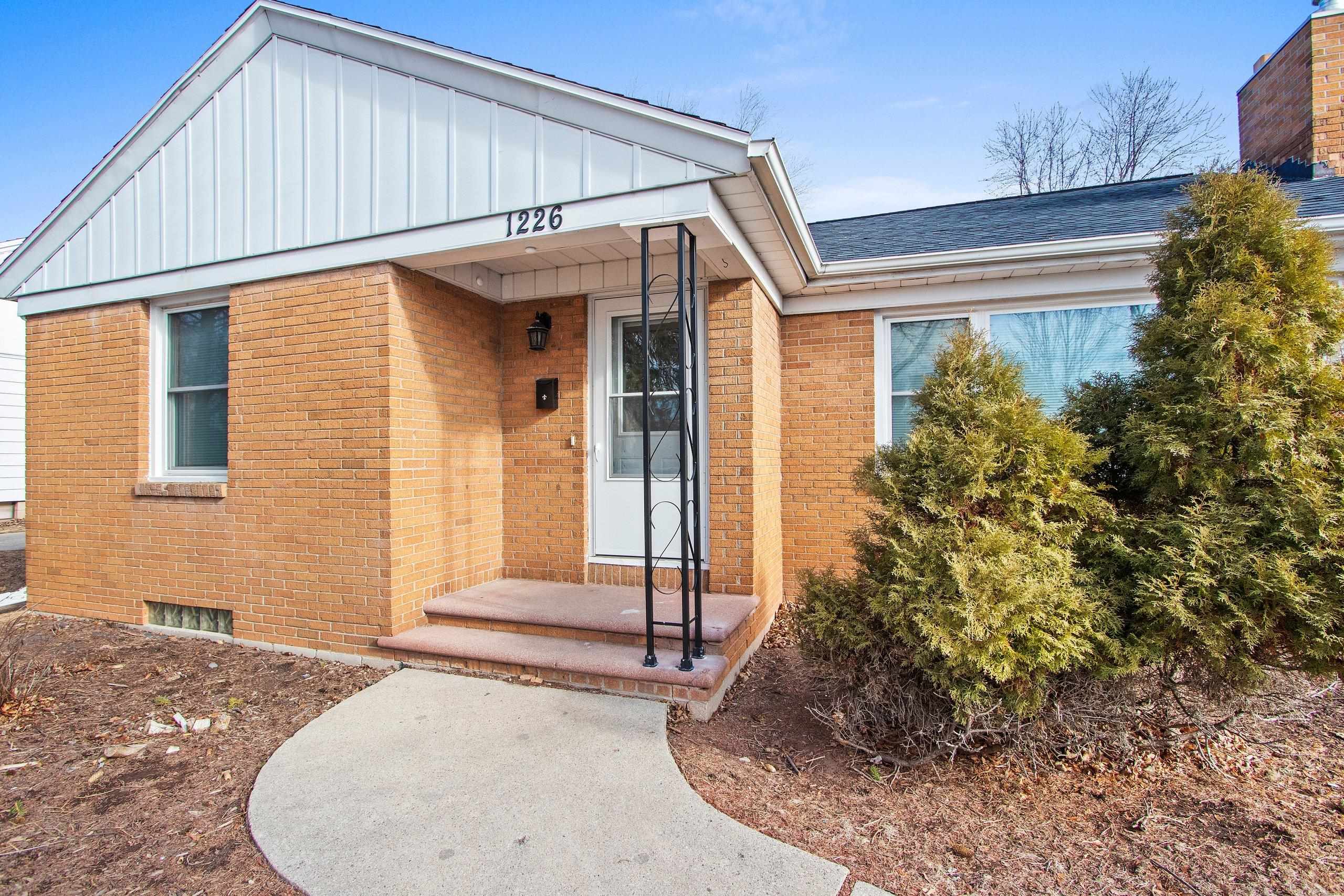 Green Bay, Wisconsin 54303, United States, 3 Bedrooms Bedrooms, ,1 BathroomBathrooms,Residential,Active,81979