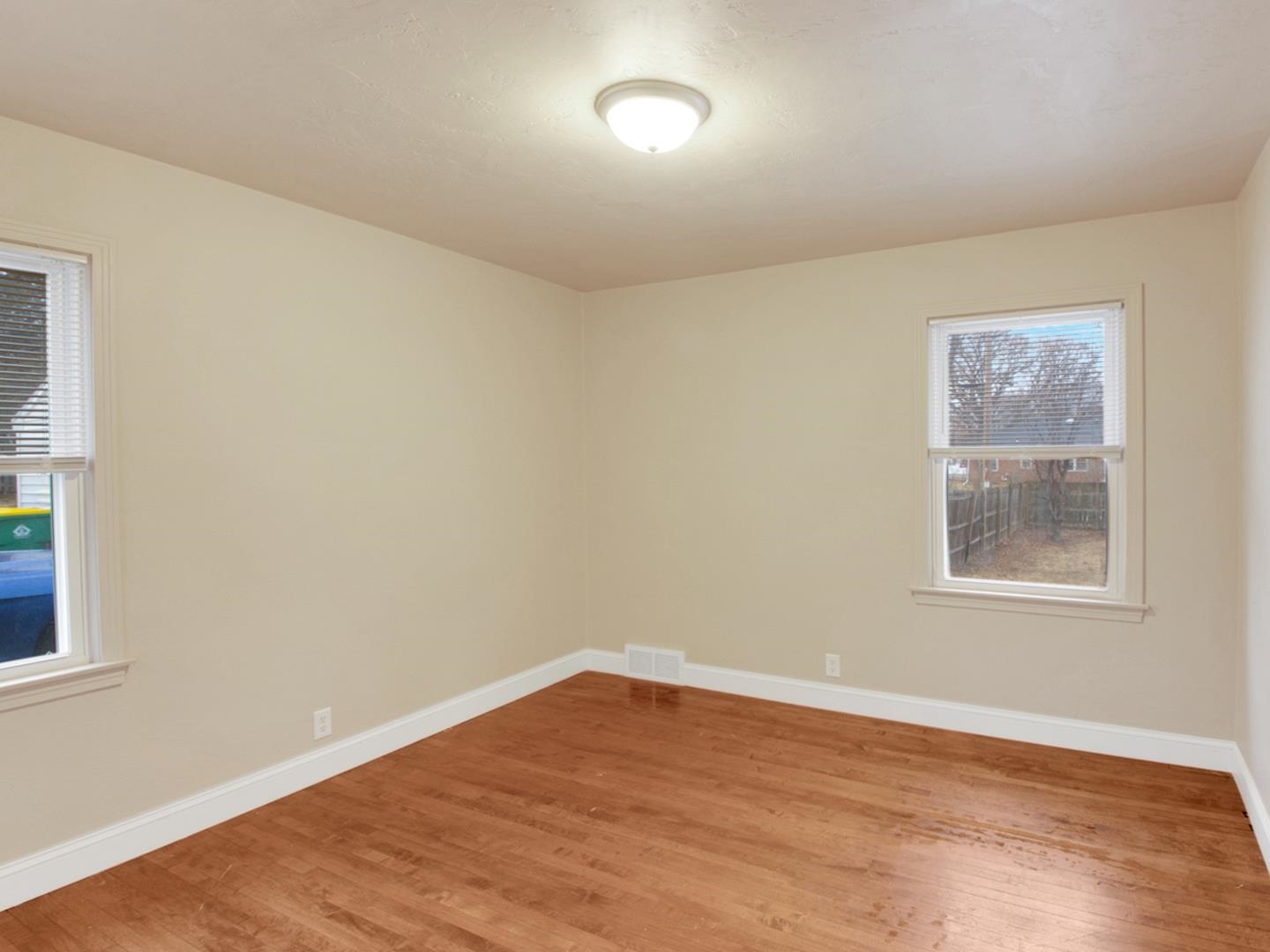 Green Bay, Wisconsin 54303, United States, 3 Bedrooms Bedrooms, ,1 BathroomBathrooms,Residential,Active,81979