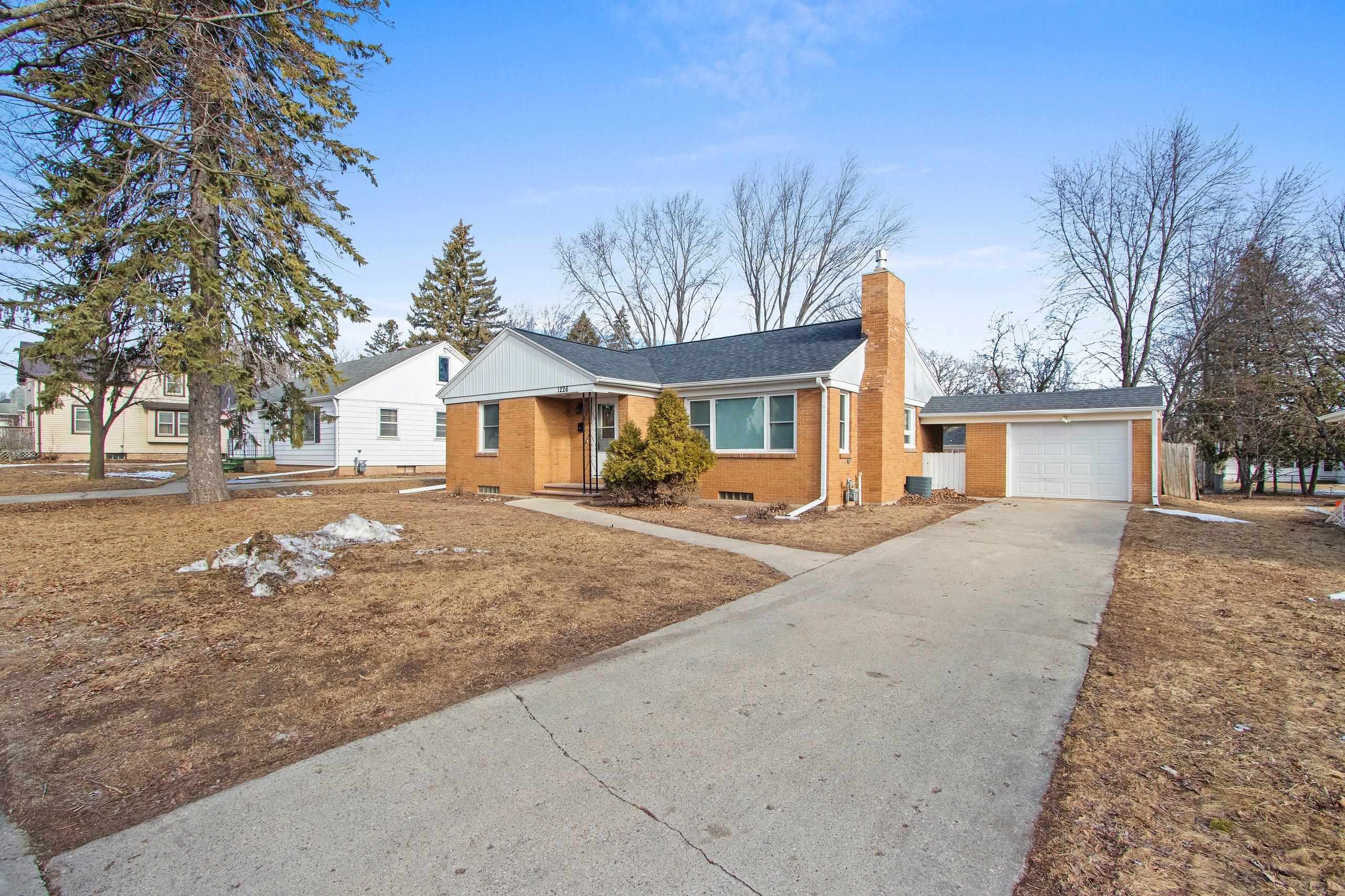 Green Bay, Wisconsin 54303, United States, 3 Bedrooms Bedrooms, ,1 BathroomBathrooms,Residential,Active,81979