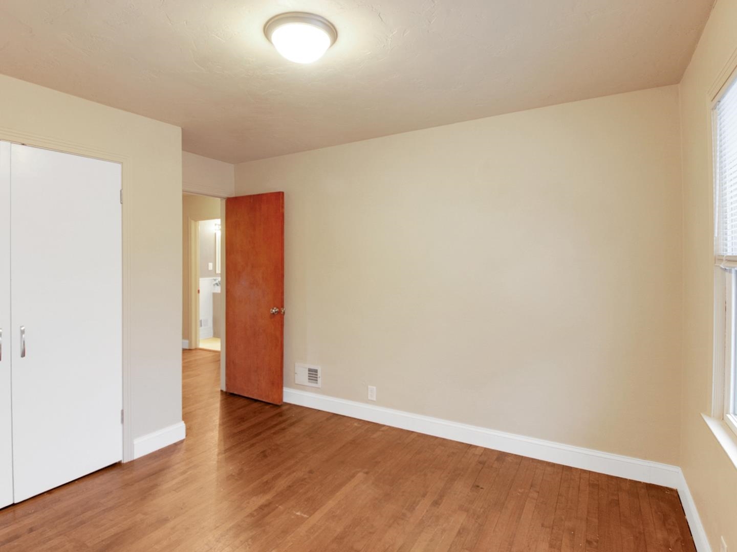 Green Bay, Wisconsin 54303, United States, 3 Bedrooms Bedrooms, ,1 BathroomBathrooms,Residential,Active,81979