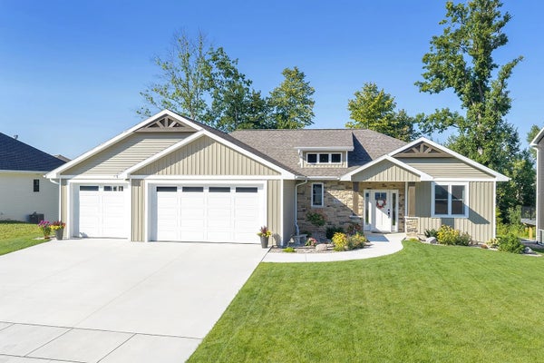 3220 ECLIPSE DR, GREEN BAY, WI 54311 - Image a1b716c9cffaa6fe97b8b33ded9ca29b/2637107751