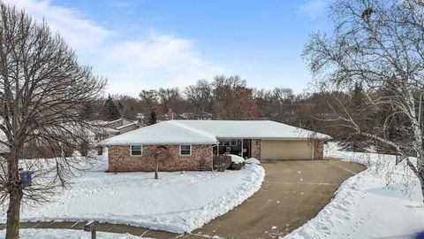 Photo of 608 MICHIGAN LANE Court, KAUKAUNA, WI 54130 (MLS # 50319586)