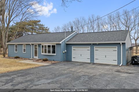 Photo of W3866 COUNTY RD S Rd, APPLETON, WI 54913 (MLS # 50321866)
