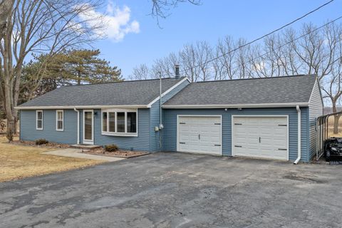 Photo of W3866 COUNTY RD S Rd, APPLETON, WI 54913 (MLS # 50321866)