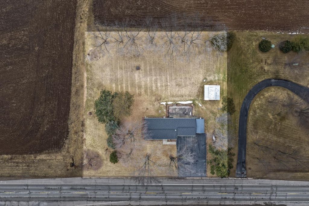 Photo of W3866 COUNTY RD S Rd, APPLETON, WI 54913 (MLS # 50321866)