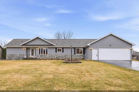 Photo of 5235 CHESAPEAKE Court, OSHKOSH, WI 54901 (MLS # 50323027)