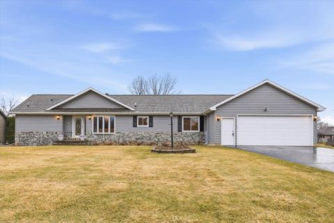 Photo of 5235 CHESAPEAKE Court, OSHKOSH, WI 54901 (MLS # 50323027)