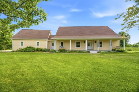 Photo of W3549 CENTER VALLEY Road, APPLETON, WI 54913 (MLS # 50326972)