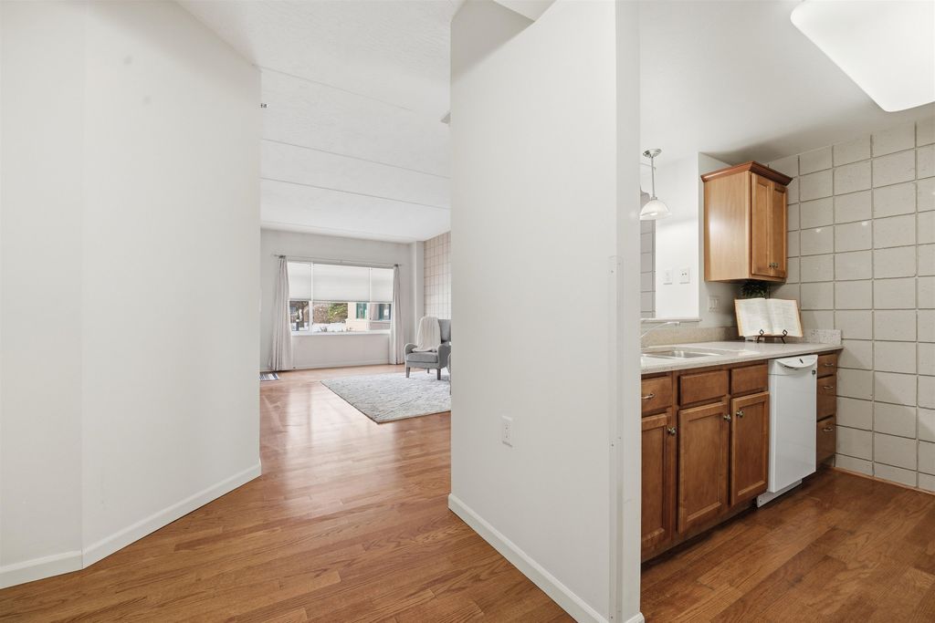 Photo of 400 N RICHMOND Street #113, APPLETON, WI 54911 (MLS # 50319042)