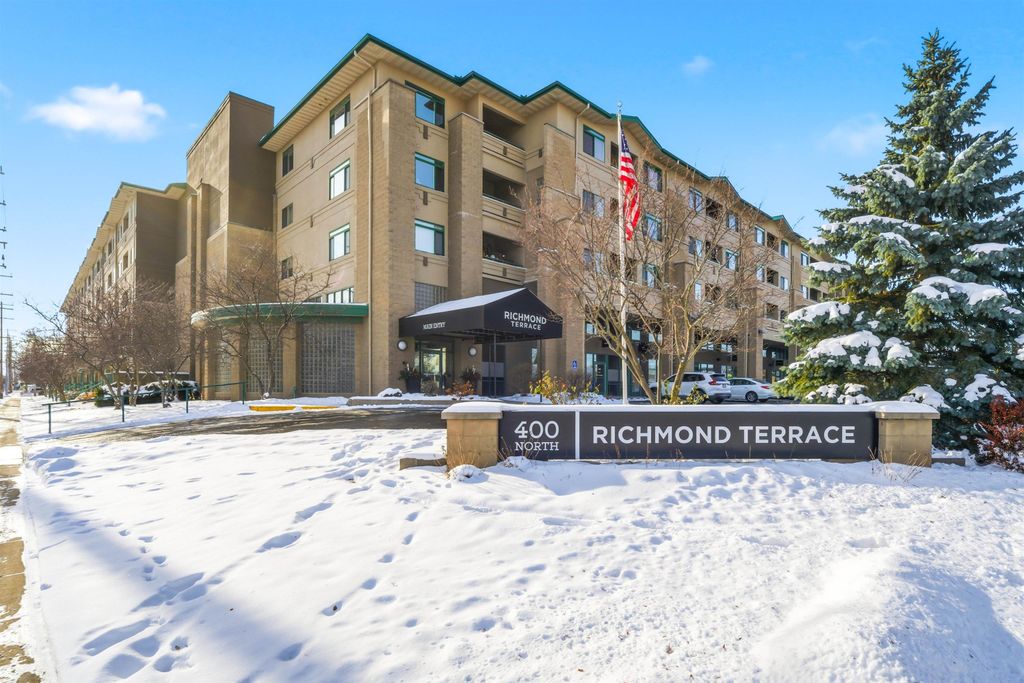 Photo of 400 N RICHMOND Street #113, APPLETON, WI 54911 (MLS # 50319042)