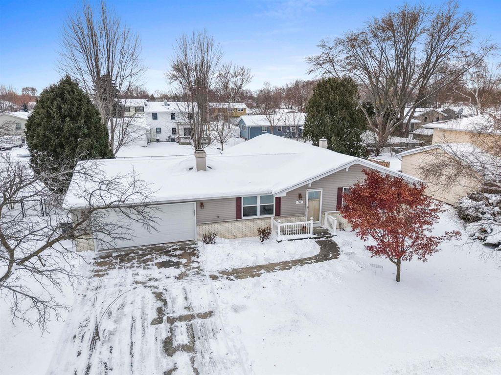 Photo of 744 GREEN VALLEY Avenue, GREEN BAY, WI 54301 (MLS # 50319136)