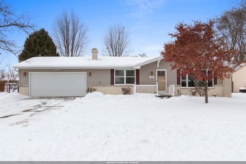 Photo of 744 GREEN VALLEY Avenue, GREEN BAY, WI 54301 (MLS # 50319136)