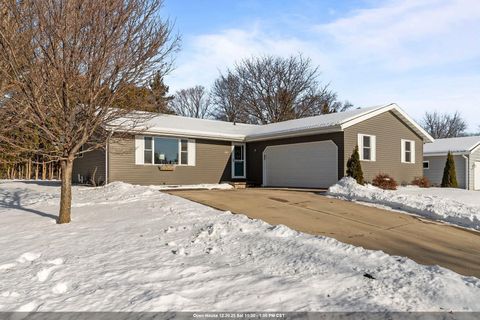 Photo of 580 W HENRY Street, KAUKAUNA, WI 54130 (MLS # 50319289)