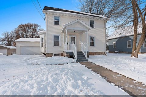 Photo of 210 RIVER Street, NEENAH, WI 54956 (MLS # 50319239)