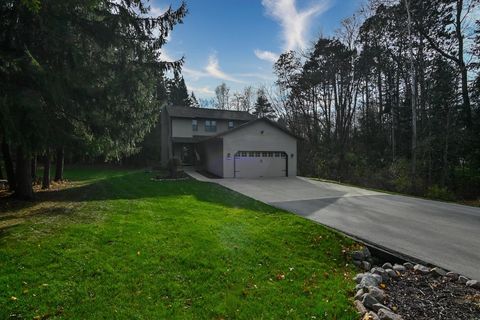 Photo of 1812 SMOKEY Court, SUAMICO, WI 54173 (MLS # 50318282)