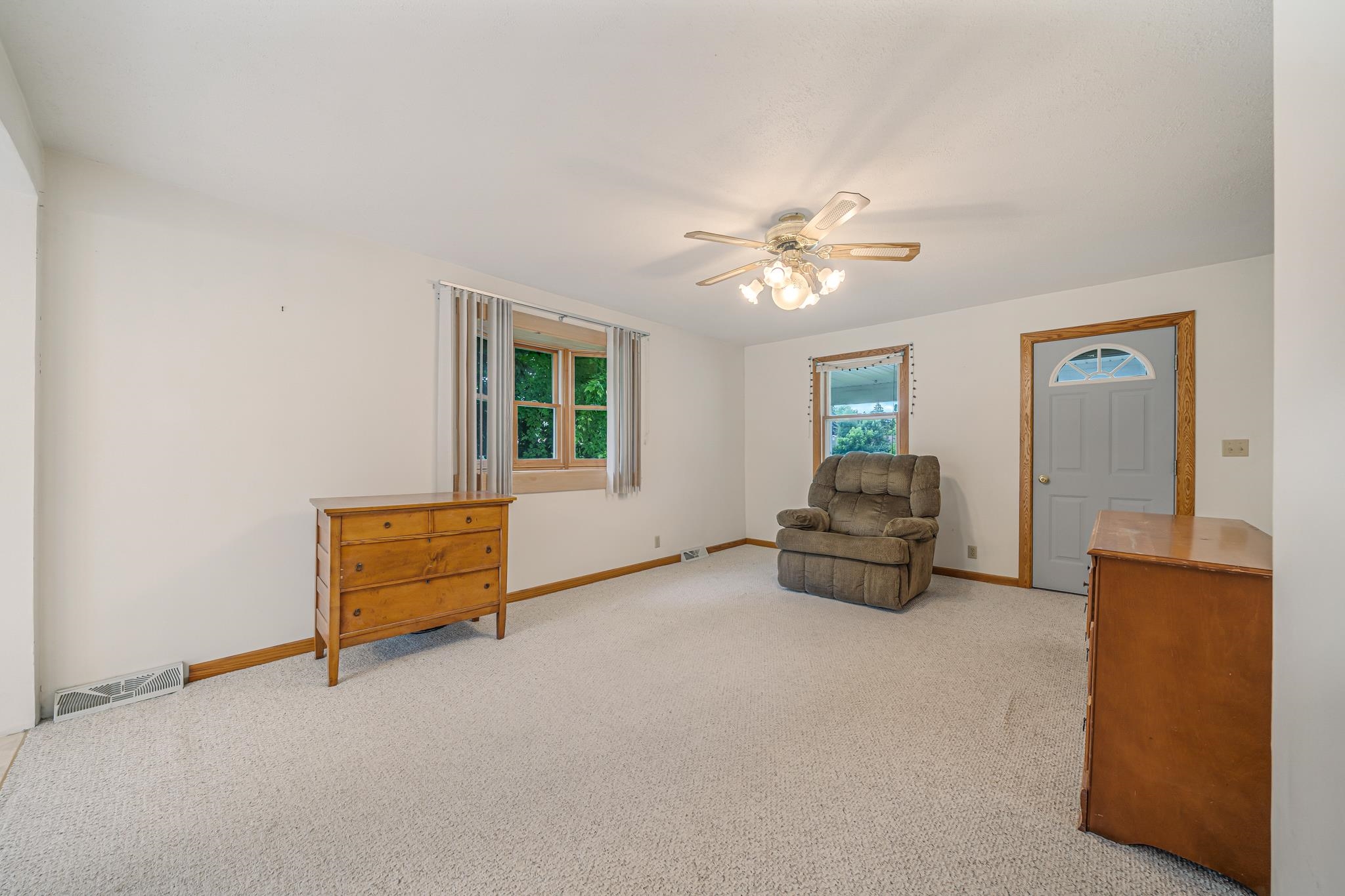 619 RIVERVIEW Drive