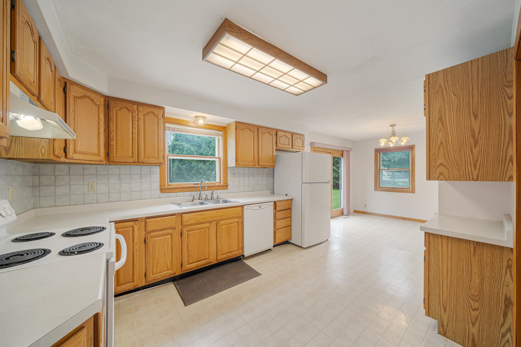 619 RIVERVIEW Drive