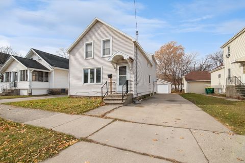 Photo of 725 N IRWIN Avenue, GREEN BAY, WI 54302 (MLS # 50318567)