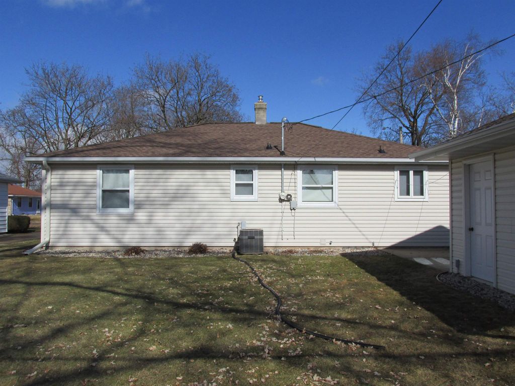 Photo of 1011 E LINDBERGH Street, APPLETON, WI 54911 (MLS # 50322096)