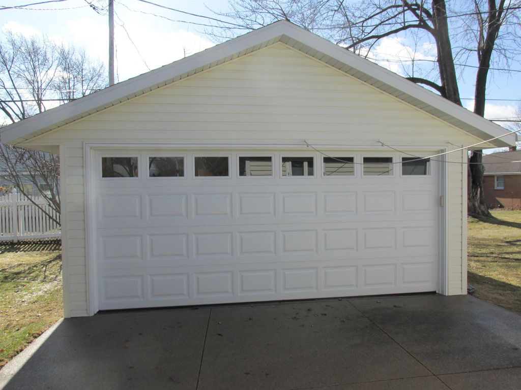 Photo of 1011 E LINDBERGH Street, APPLETON, WI 54911 (MLS # 50322096)