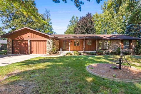 Photo of 2466 PARKWOOD Drive, GREEN BAY, WI 54304 (MLS # 50316046)
