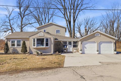 Photo of 2451 LONGTAIL BEACH Lane, SUAMICO, WI 54173 (MLS # 50322266)
