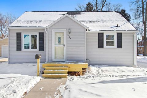 Photo of 904 N GILLETT Street, APPLETON, WI 54914 (MLS # 50320414)