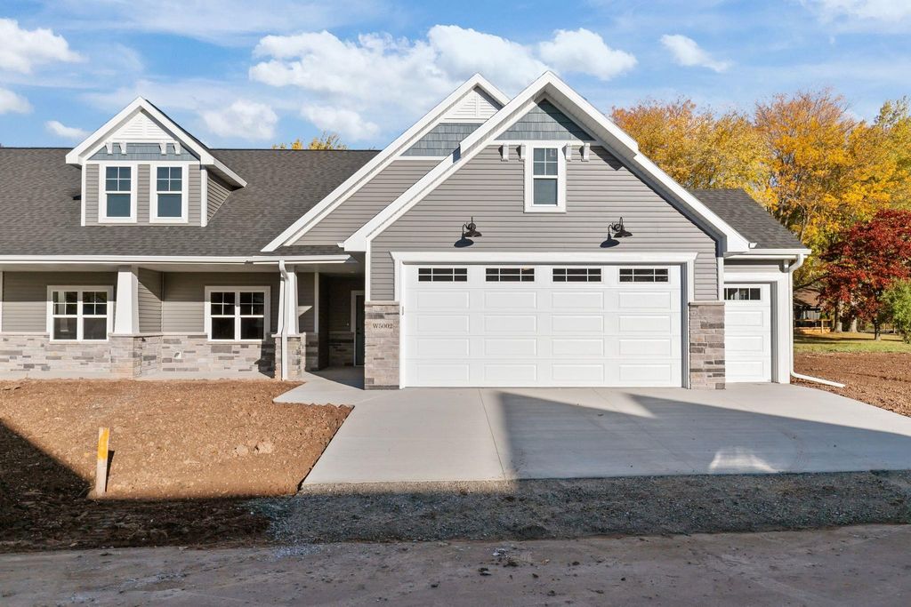 Photo of W4962 COTTAGE Lane, SHERWOOD, WI 54169 (MLS # 50318243)