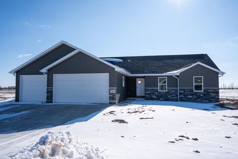 Photo of 1255 W THORN CREEK Drive, HILBERT, WI 54129 (MLS # 50320991)